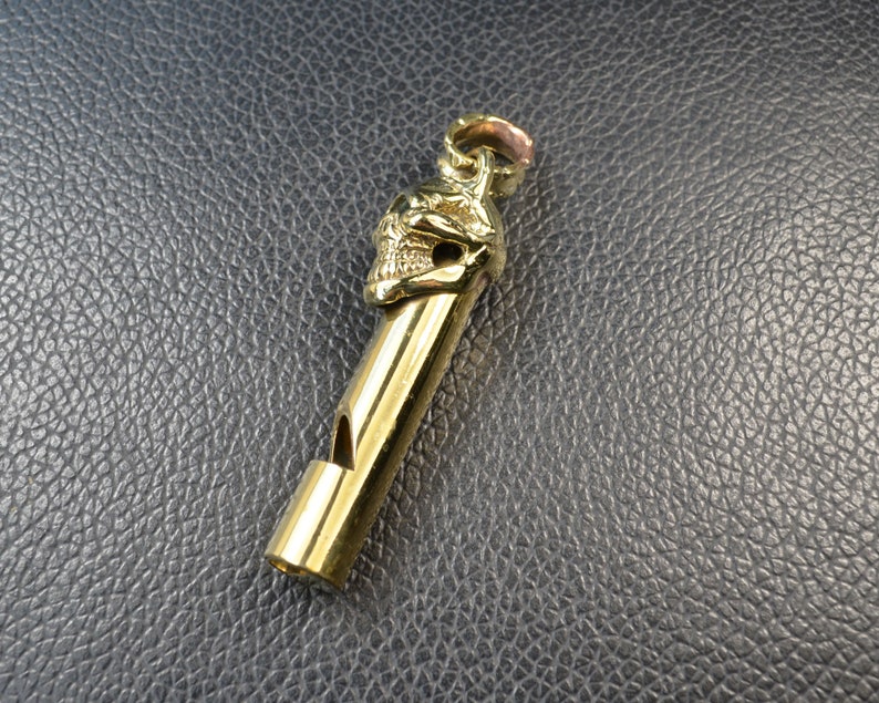 Lost Wax Casting Hand Polishing Brass Casting Copper One-eyed skull personalized Whistle EDC toy Car Key Keychain Whistle Necklace Pendant