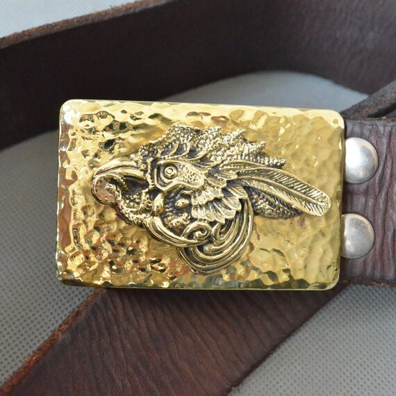 Casting a top belt buckle