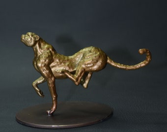 Artisanat de figurine de guépard en laiton massif moulé, objets de collection d'art de statue de guépard en métal cuivré, affichage de dessus de table de décoration intérieure, cadeau