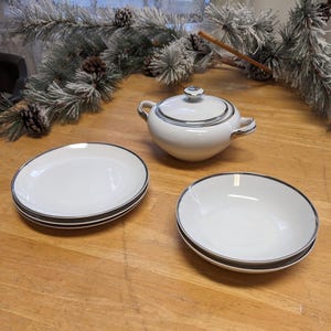Moderne Style Fine China by Harmony House #3545 NEW Condition — Sugar Bowl (3) Bread & Butter Plates + (2) Sauce/Fruit/Dessert Bowls — JAPAN