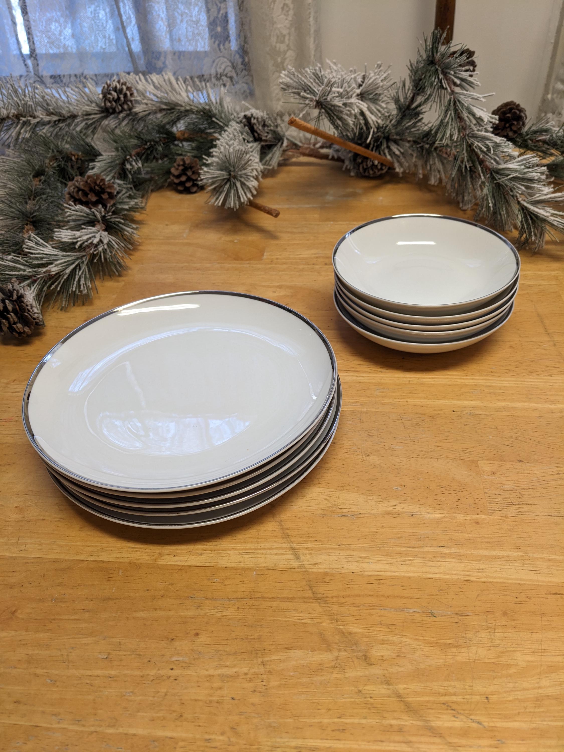 Moderne Style Fine China by Harmony House #3545 NEW Condition — (5) Salad Plates + (5) Sauce/Fruit/Dessert Bowls — JAPAN