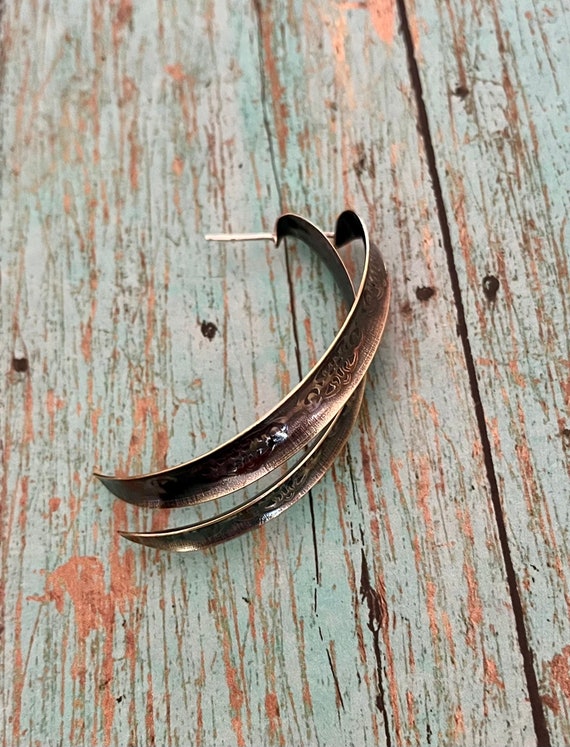 Lightweight Embossed Concave Post Earrings