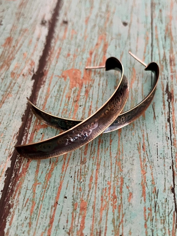 Lightweight Embossed Concave Post Earrings