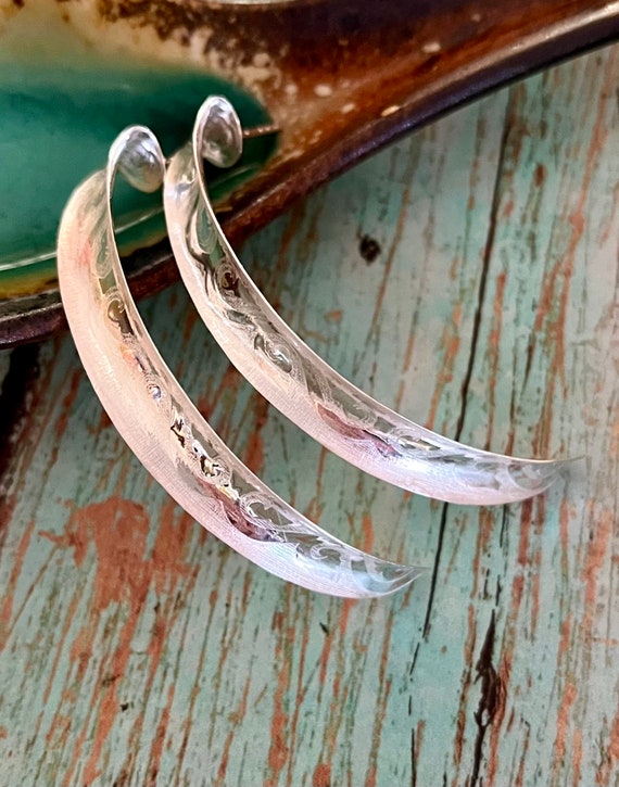 Lightweight Embossed Concave Post Earrings