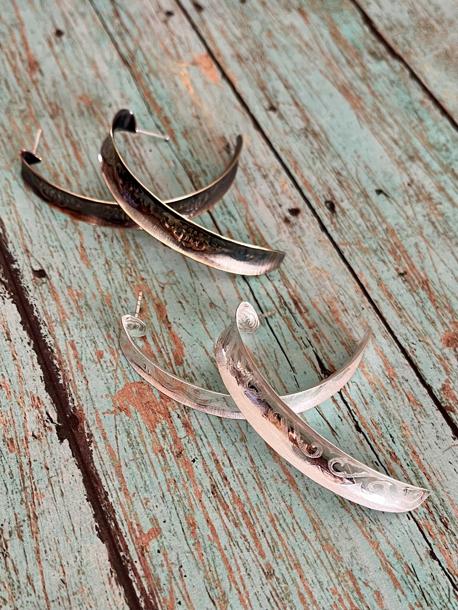 Lightweight Embossed Concave Post Earrings