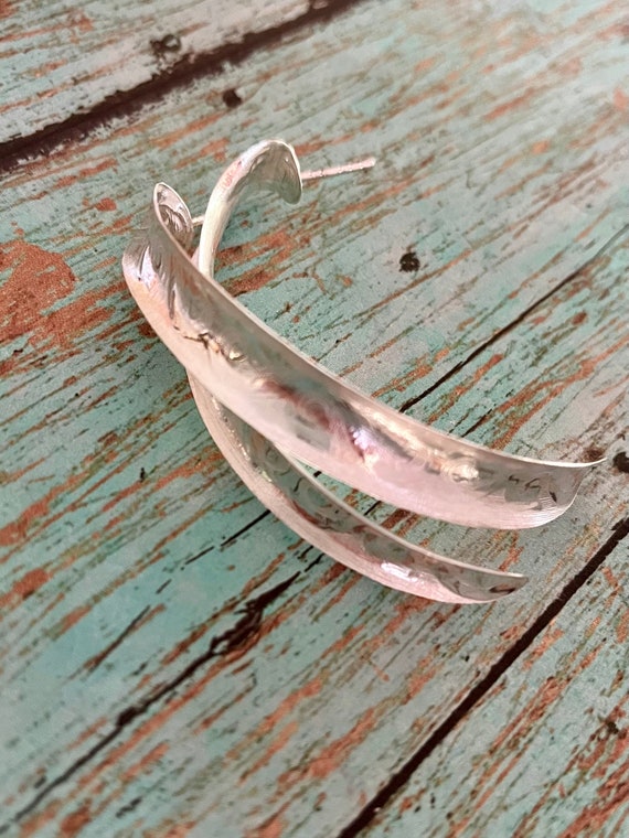 Lightweight Embossed Concave Post Earrings