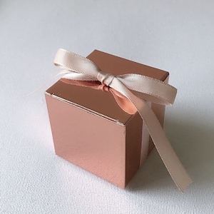 100 boîtes de cadeaux de mariage cubiques en or rose | Mini-cadeau de fête d'anniversaire bomboniere pour baby shower | Boîte Ferrero de bonbons au chocolat et aux macarons