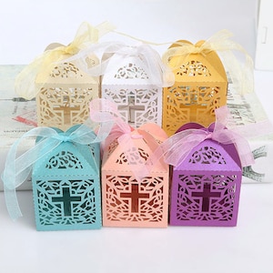 100 coffrets cadeaux de baptême roses en or blanc | Coffret cadeau confirmation de première communion | Boîte de gâteries aux macarons et aux bonbons au chocolat