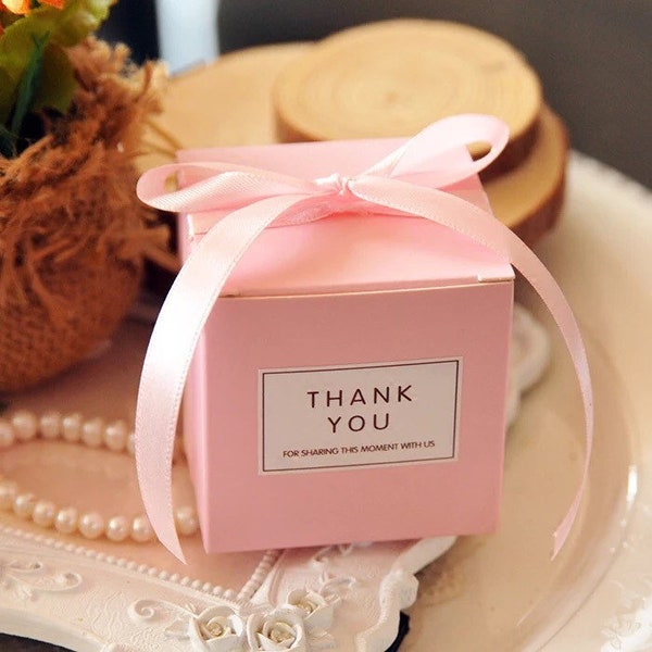 100 boîtes roses pour cadeaux de mariage avec ruban d'autocollants | Boîte de bonbons macarons au chocolat et aux biscuits | Coffrets cadeaux de remerciement pour baby shower