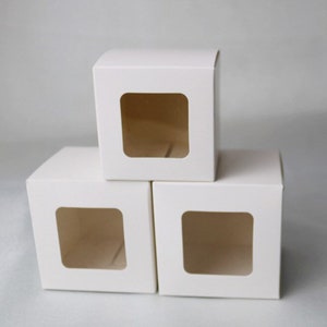 100x Scatola di carta bianca con finestra trasparente / Scatola regalo per bomboniere per matrimonio, battesimo, compleanno, bicchierino da shot, macaron, cupcake, candele / Scatola di imballaggio per esposizione del prodotto