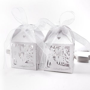 100 boîtes de dragées de mariage en or blanc nacré Mr et Mme, découpées au laser, coffrets cadeaux de mariage coeurs, boîte de bonbons au chocolat, aux macarons et aux biscuits