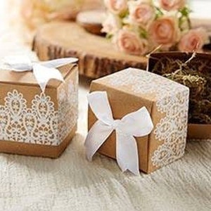100 boîtes de cadeaux de mariage kraft en dentelle blanche • Cadeaux rustiques du mercredi • Boîtes-cadeaux de mariage pour baptême d'anniversaire • Boîtes bomboniere macarons
