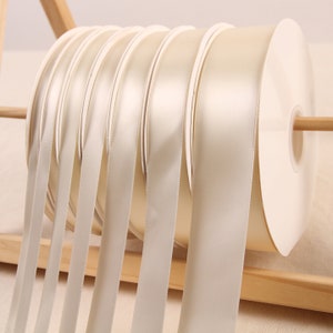 Avorio Satin Nastro Roll all'ingrosso - Regalo di Natale Wrapping matrimonio partito favorisce sedia Decorazioni Nastri Regalo Scatola Nastri 20mm 10mm