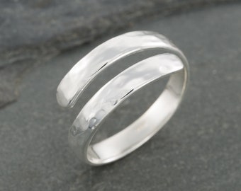 Anillo de puntera de plata martillada. Joyería de playa. Accesorios para bodas en la playa. Anillo de dedo del pie plateado. Anillo ajustable de puntera. Anillos de puntera. Anillo sterling Toe