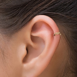 Boho Helix Earring, Gold Leaf Helix Hoop, Snug Fit Helix Ring, Tragus Piercing, Helix Piercing, Bohemian Gold Hoop, Nature Inspired