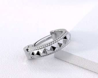 Piramide kraakbeen hoepel, edgy helix oorbel, minimalistische helix hoepel, kraakbeen sieraden, kleine helix piercing, clicker kraakbeen hoepel