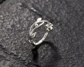 Leaf Cartilage Earring, Silver Leaf Helix Hoop, Leaf Huggie Hoop, Nature Inspired Jewelry, Snug Fit Small Hoop Piercing