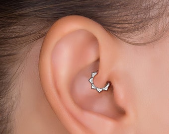 Clicker de boucle d'oreille Daith, créoles Daith argentées, bague Daith, piercing Daith minimaliste, boucle d'oreille Daith délicate, bijoux Daith, boucle d'oreille clicker