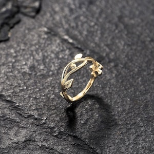 Gold Leaf Helix Hoop, Bohemian Helix hoop, Helix Piercing, Boho Helix Hoop, Gold Cartilage Hoop, Cartilage Earring, Cartilage Piercing