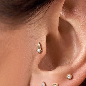 Tiny 16G Diamond Stud, Diamond Tragus Stud Earring, Tragus Piercing, Minimalist 14K Gold Stud, Labret Stud, Diamond Piercing, Spike Stud