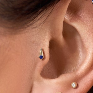 Tiny 16G Sapphire Stud, Sapphire Tragus Stud Earring, Tragus Piercing, Minimalist 14K Gold Stud, Labret Stud, Sapphire Piercing, Spike Stud