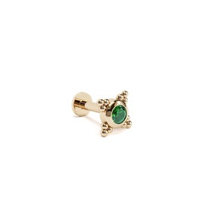 14K Solid Gold Emerald Labret Piercing (pojedynczy), 2 mm Kolczyk ze szmaragdem, 14K Gold Wewnętrznie gwintowany Labret Chrząstka, Tragus, Helix