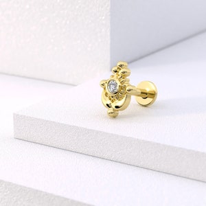 Złoty kolczyk Tragus z płaskim tyłem, biżuteria Tragus kolczyk Tragus z płaskim tyłem, kolczyk Tragus z płaskim tyłem, kolczyk Tragus z płaskim tyłem, kolczyk Tragus ze złota 14K, kolczyk Tragus z diamentem