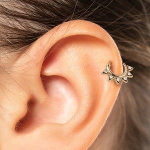 Cartilage Earring, 14K Gold Triangle Helix Hoop, Unique Diamond Helix Ring, Spike Helix Jewelry, 8mm Helix Earring