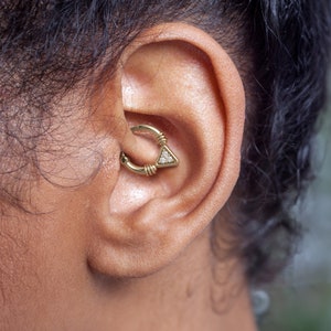 Trójkątny kolczyk Daith, mały kolczyk Hoop, diament Daith Hoop, piercing Daith, delikatny diament Hoop, biżuteria Daith