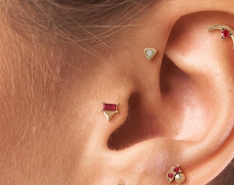 Baguette Ruby Piercing, 14K Solid Gold Cartilage Ruby Piercing, 14K Gold Pyramid Stud Internally Threaded, Helix Piercing, Labret Stud