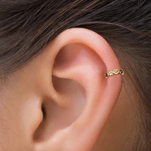 14K Gold Leaf Hoop, Wavy Leaf Helix Ring, Curved Cartilage Hoop, Leaf Cartilage Ring, Solid Gold Helix Jewelry, Bohemian Hoop Earring