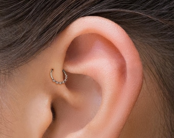 Orecchino delicato per elice anteriore, cerchio in argento per cartilagine, piercing all'elice, orecchino a cerchio minimalista, cerchio delicato per elice, orecchino per cartilagine