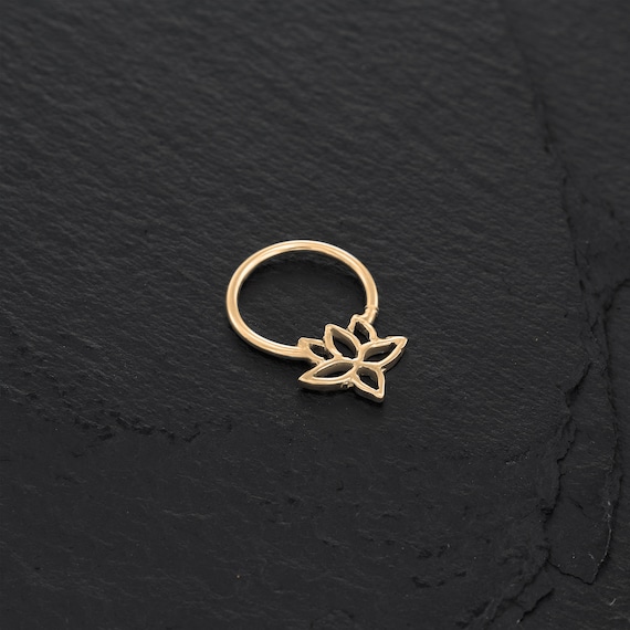 Dreamtimes Fiore di loto Orecchini pendenti per donne Yoga Guarigione Charms Unalome Simbolo Amuleto Gioielli in acciaio inox Buddha (Argento