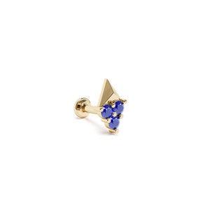 Pyramid Sapphire Stud, Triple Sapphire Cluster Prong Set Piercing, 14K Gold Dainty Round Cut Sapphire Trio Helix Piercing, Tragus Piercing