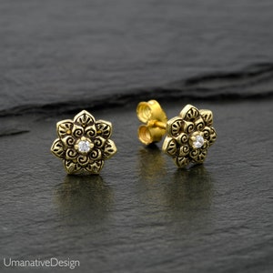 Clous d'oreilles en or, clous d'oreilles mandala fleur, boucles d'oreilles tribales, boucles d'oreilles géométriques