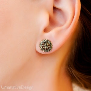 Tribal Ohrstecker, Gold Ohrringe, geometrische Ohrringe, zierliche Ohrringe, Blume Mandala Ohrstecker