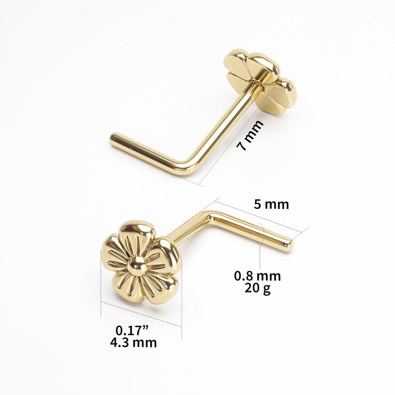 Pu&ograve; includere: Anello per il naso in oro con un fiore, calibro 0,8 mm e lunghezza 5 mm. L'anello ha un diametro di 4,3 mm ed &egrave; decorato con un fiore.