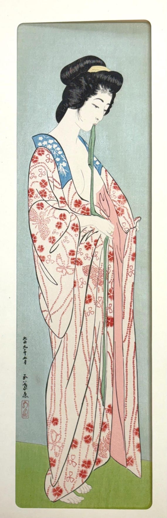 日本の浮世絵、新版画、木版画、橋口五葉作「着替える女―長い下着を着