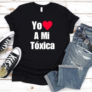 Yo Amo a mi Toxica Regalos Para Novio Regalo Para Hombre en Espanol Regalo San Valentin T-Shirt Unisex Heavy Cotton Tee Regalo Para Novio