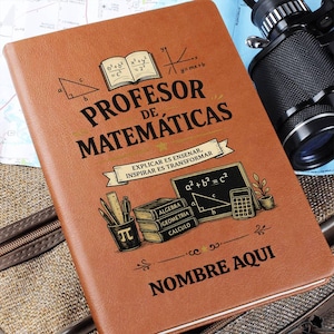May include: A tan notebook with a brown cover featuring black printed graphics of mathematical formulas, a stack of books labeled Algebra, Geometria, and Calculo, a calculator, and the text PROFESOR DE MATEMÁTICAS, EXPLICAR ES ENSEÑAR, INSPIRAR ES TRANSFORMAR, and NOMBRE AQUI.