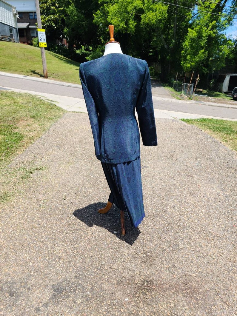 Vintage Leslie Fay Dark Peacock Paisley Heart Print Skirt and Jacket Set
