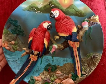 Colección Caribeña Pintada a Mano Plato Coleccionable Loro 3D Resina Guacamayo Escarlata
