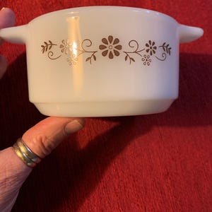 Vintage Dynaware Pyr-o-Rey mjölkglasskål med handtag brunt blommönster MCM 4 tum i diameter 6 tum handtag till handtag 2 tum djup