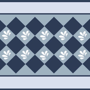 Può includere: Un tappeto rettangolare con un motivo geometrico. Il design presenta diamanti blu scuro e blu chiaro alternati, intervallati da motivi floreali bianchi. Un bordo azzurro incornicia il design, con accenti agli angoli. Adatto per il soggiorno.