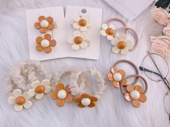 2pcs Daisy Hair Tie Set, Daisy Clip Set, Daisy Scrunchie Set, Girl Hair Ties, Girl Scrunchies, Girl Hair Clips, Girl Hair Clips