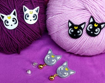 Pendientes de resina inspirados en Luna, Artemisa y Diana, las gatas de Sailor Moon - 1 par