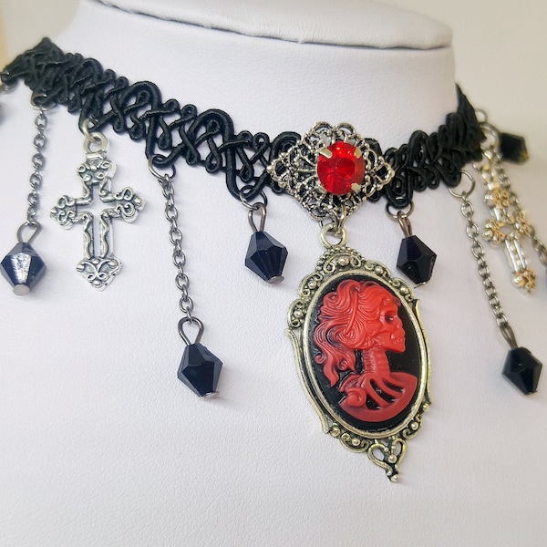 Collier de camée de momie de Checkma, décolleté gothique macramè avec des cristaux et le pendentif, choker victorien avec des croix