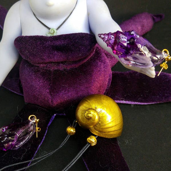 Ursula's shell necklace and earrings - Sea Witch from the Little Mermaid inspired resin jewellery set