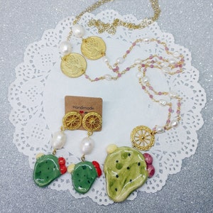Ceramic Prickly Pears cactus earrings and maxi necklace with rose quartz beads, freshwater pearls and brass Sicilian cart wheel charms