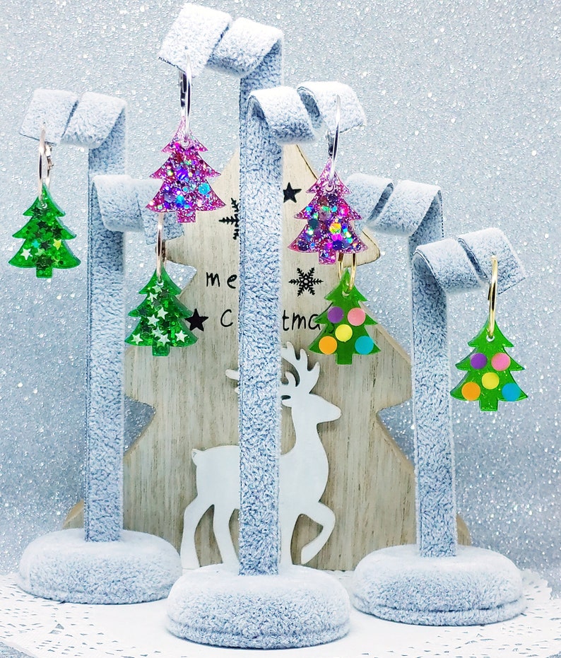 Christmas tree epoxy resin hoop earrings colorful Xmas jewelry with holographic glitters inclusions zdjęcie 2